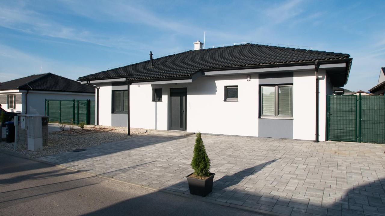 Royal House Trencin Villa Екстериор снимка