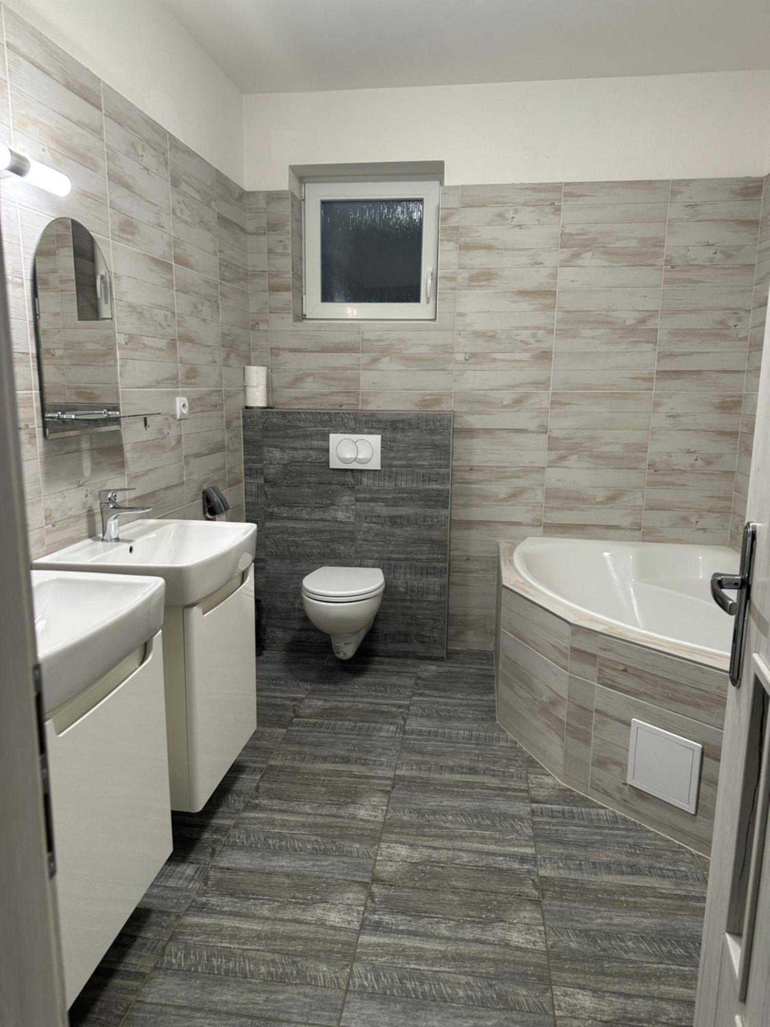 Royal House Trencin Villa Екстериор снимка